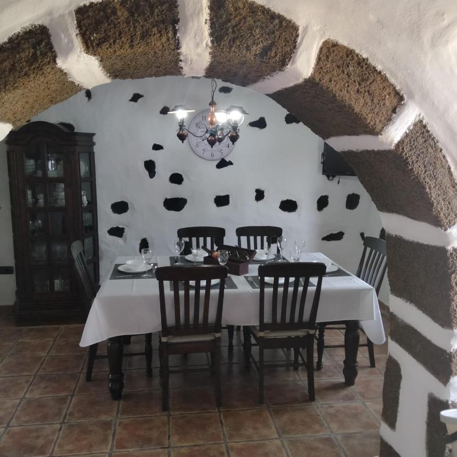 Lanzarote Casa Volcanica-Anclada Sobre La Lava Del Volcan Montana Blanca Екстериор снимка