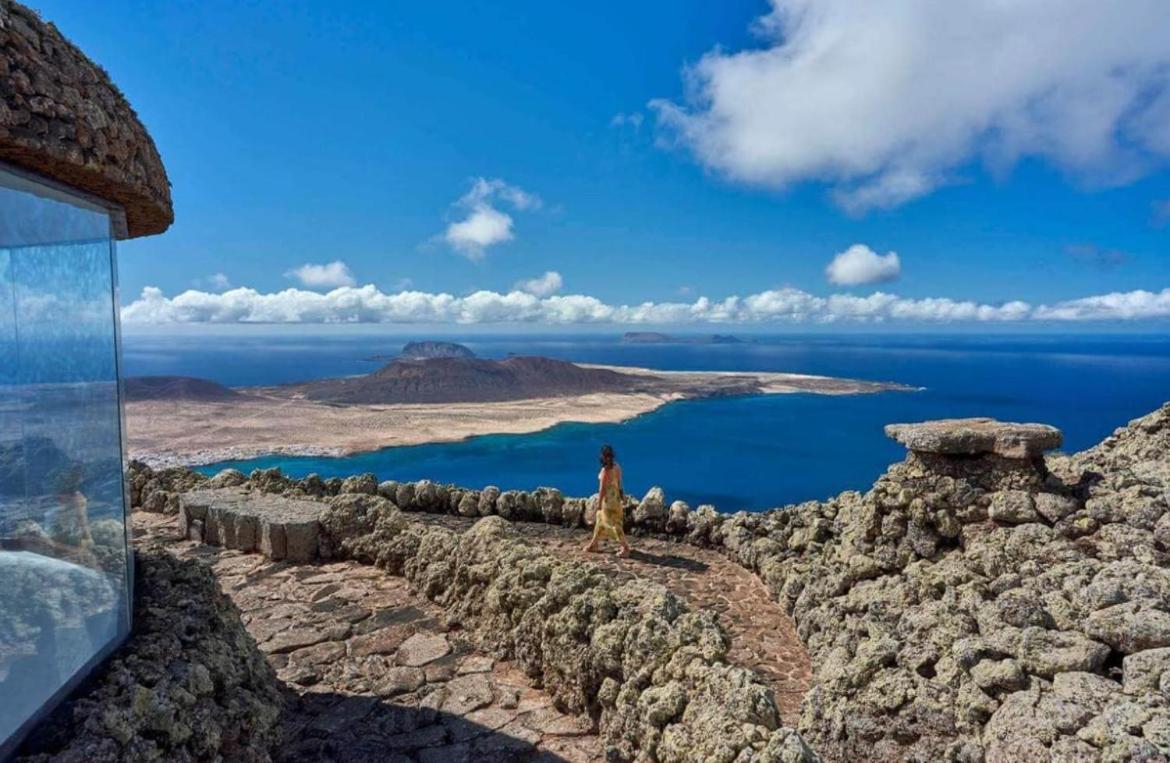 Lanzarote Casa Volcanica-Anclada Sobre La Lava Del Volcan Montana Blanca Екстериор снимка